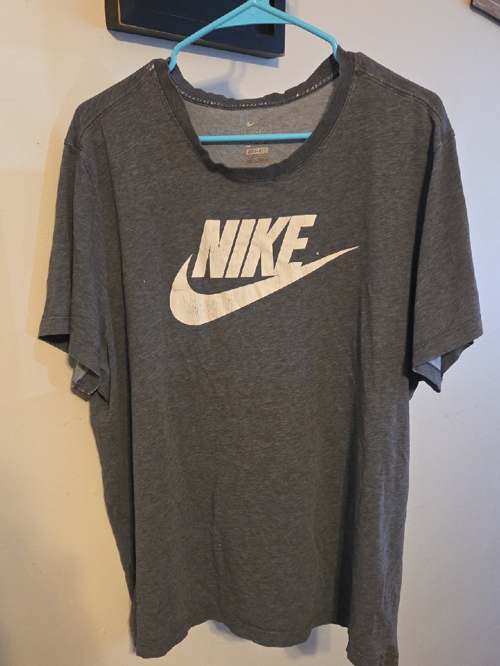 Nike Men's Charcoal Gray Short-Sleeve Logo Tee
